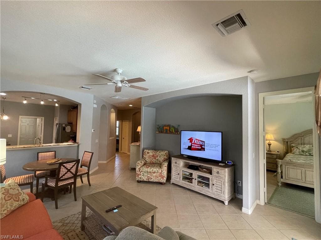 10630 Camarelle CIR-3