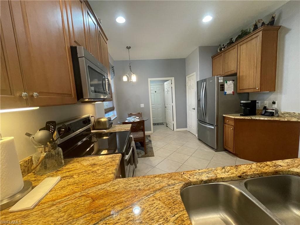10630 Camarelle CIR-20