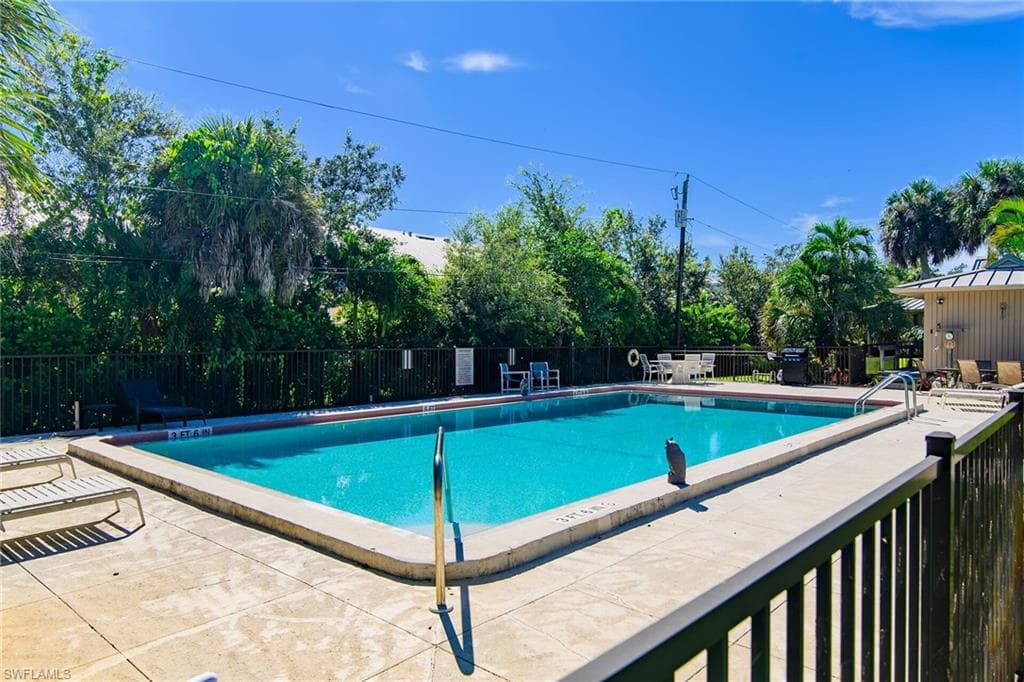 900 Henderson Creek DR # C115, NAPLES FL 34114-32