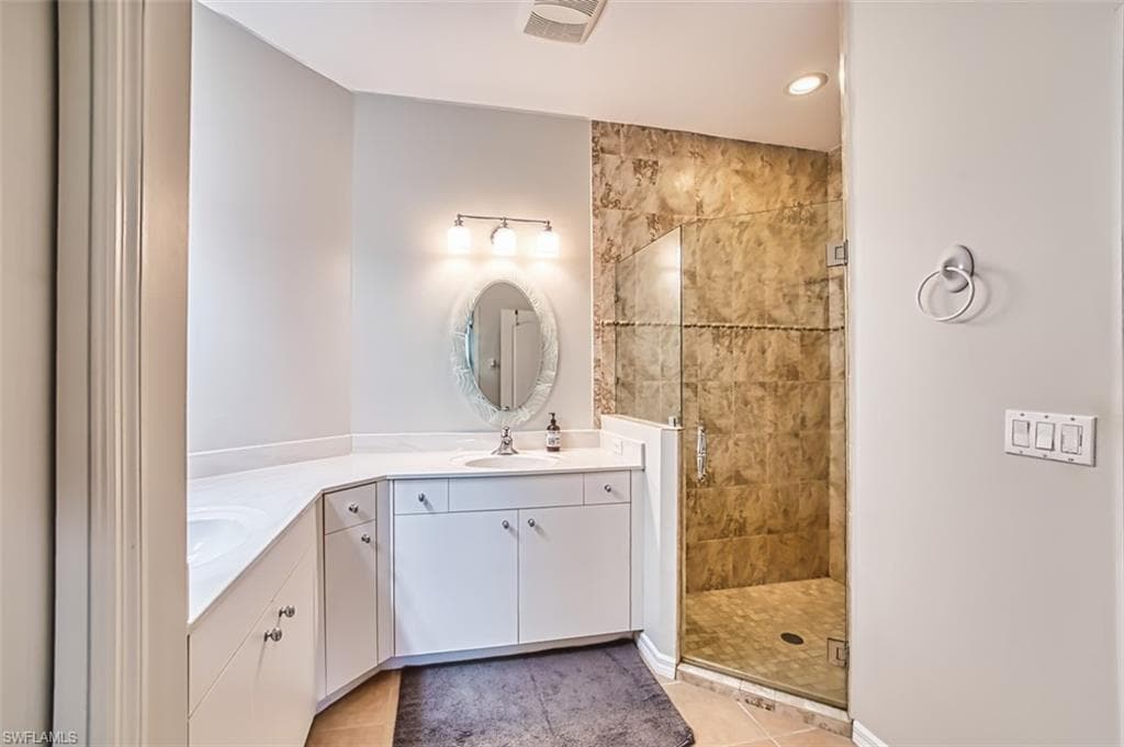 2261 Carnaby CT, LEHIGH ACRES FL 33973-6