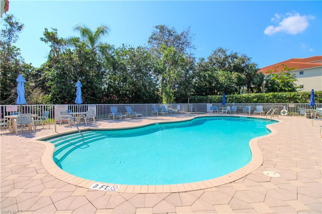 4853 Hampshire CT # 107, NAPLES FL 34112-1