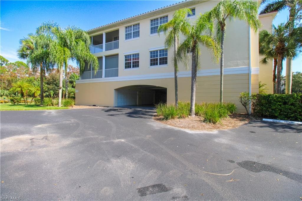 4853 Hampshire CT # 107, NAPLES FL 34112-4