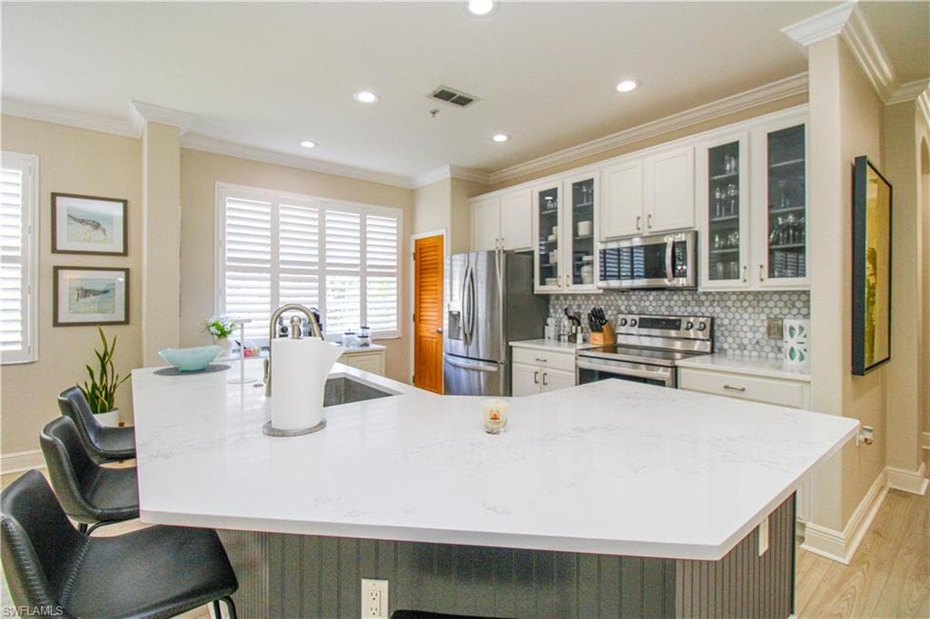 4853 Hampshire CT # 107, NAPLES FL 34112-18