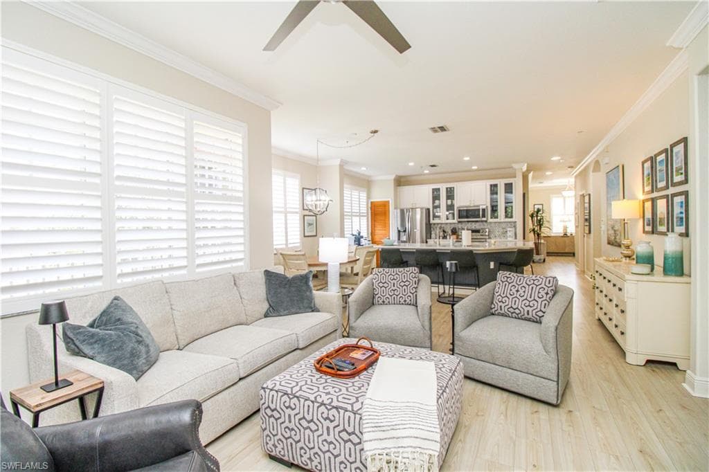 4853 Hampshire CT # 107, NAPLES FL 34112-24