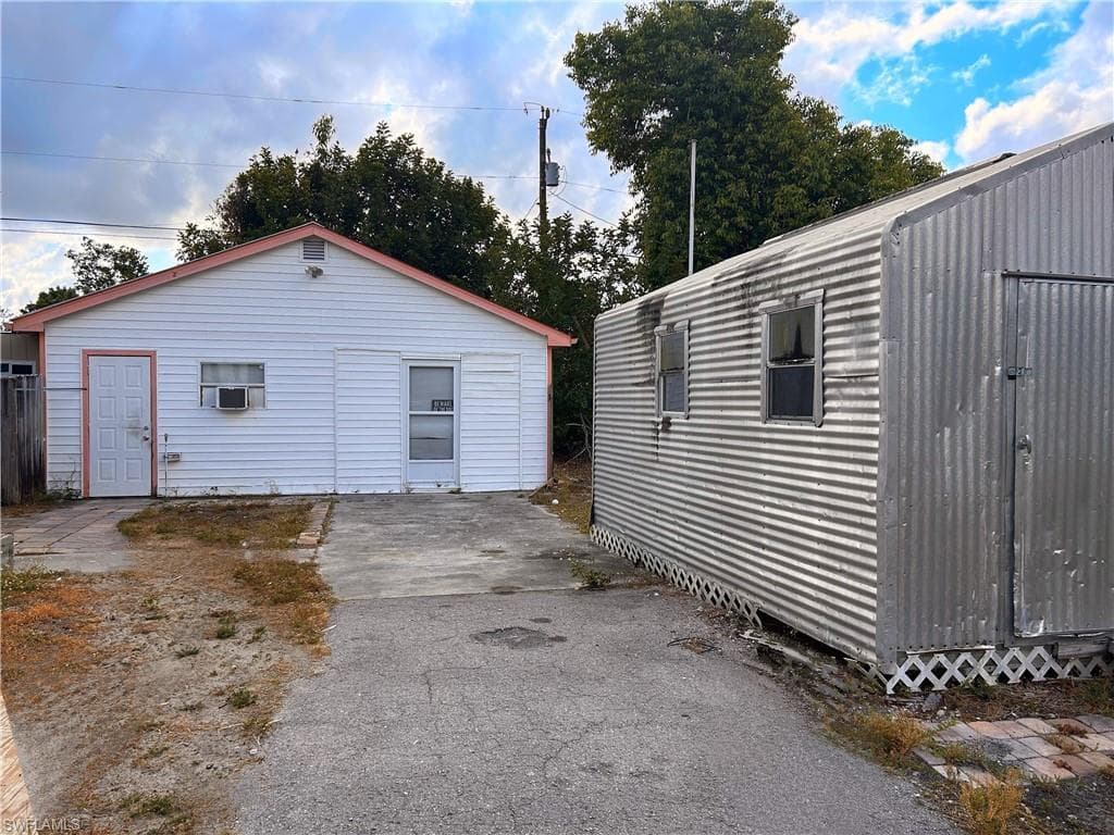 8281 Sevigny DR, NORTH FORT MYERS FL 33917-11