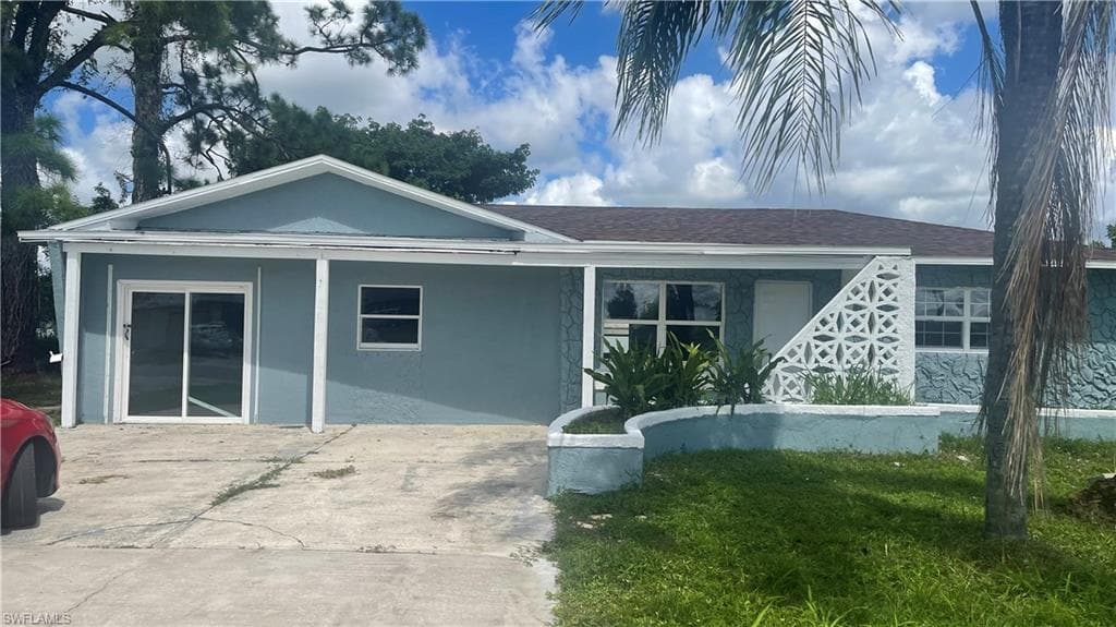 1001 Coolidge AVE, LEHIGH ACRES FL 33936-1