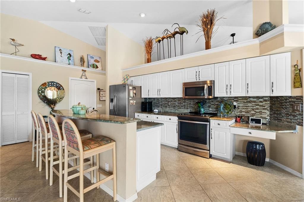 200 Saint James WAY, NAPLES FL 34104-11