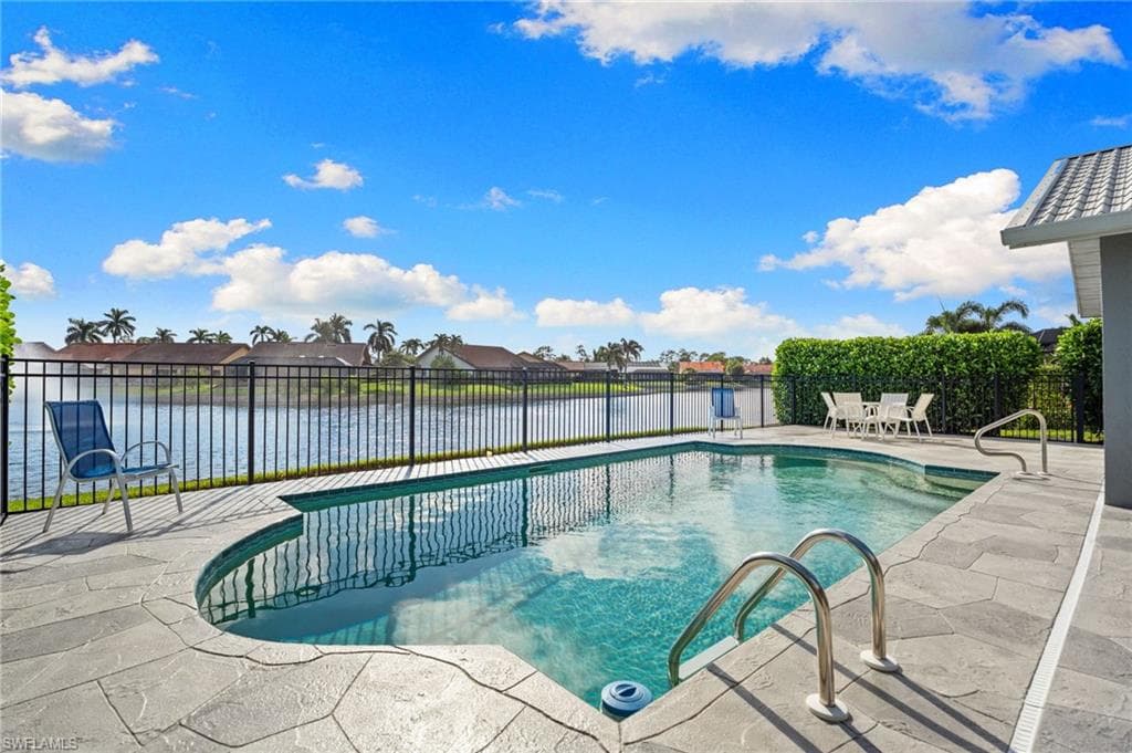 200 Saint James WAY, NAPLES FL 34104-27