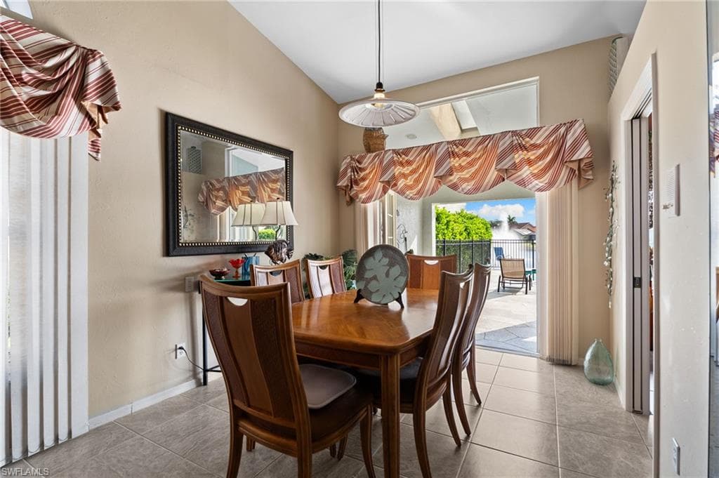 200 Saint James WAY, NAPLES FL 34104-4