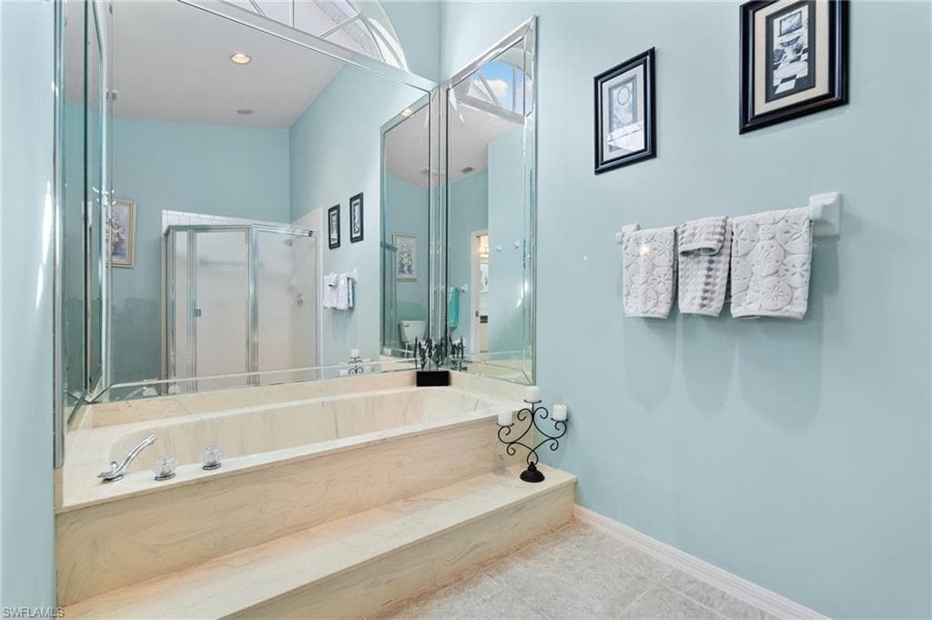 200 Saint James WAY, NAPLES FL 34104-19