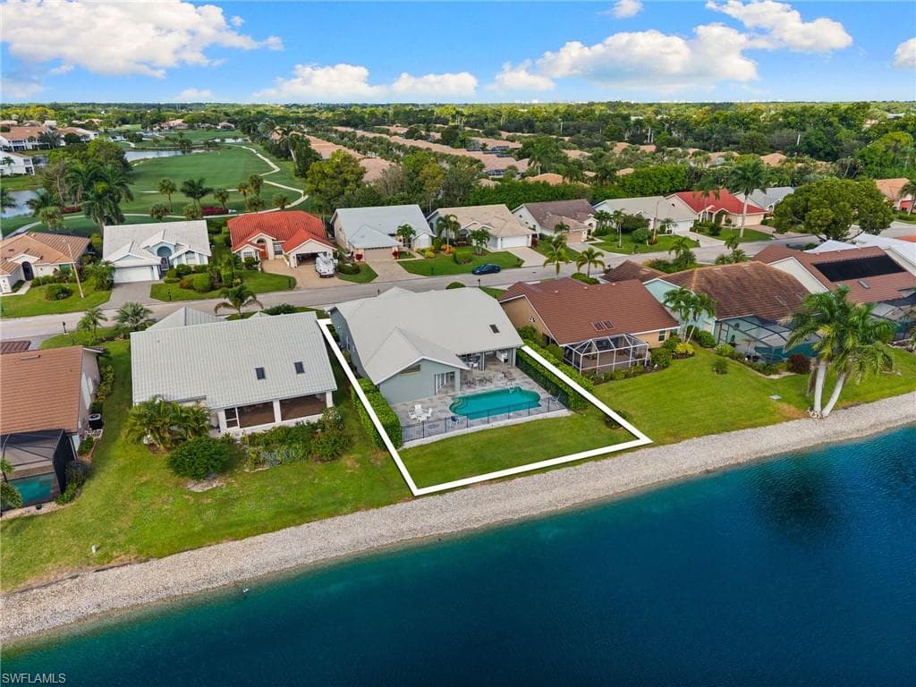 200 Saint James WAY, NAPLES FL 34104-32