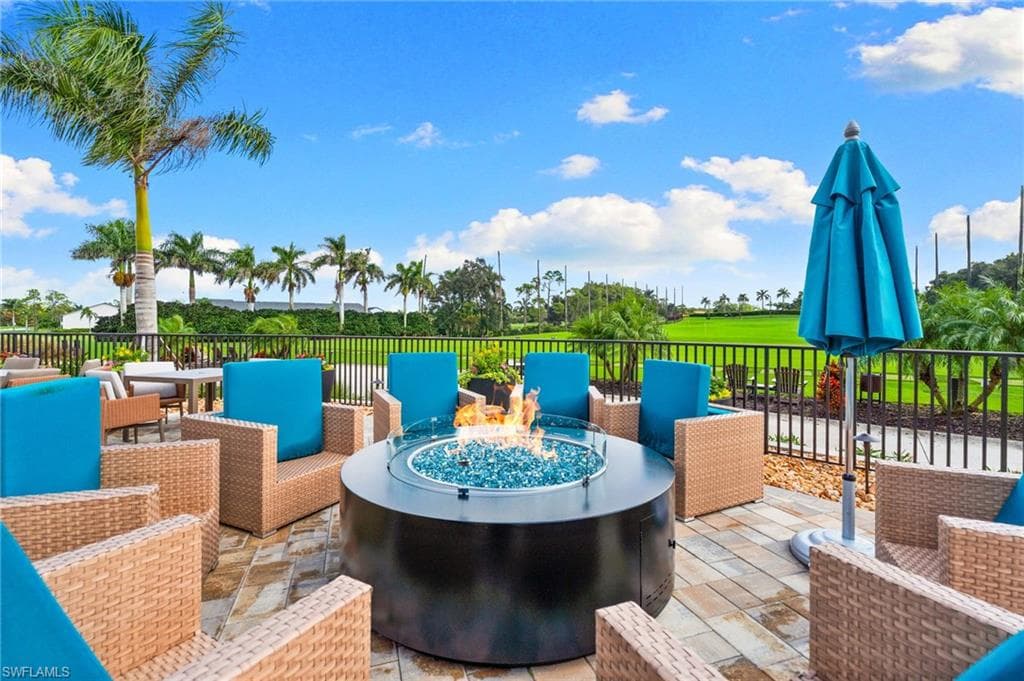 200 Saint James WAY, NAPLES FL 34104-40