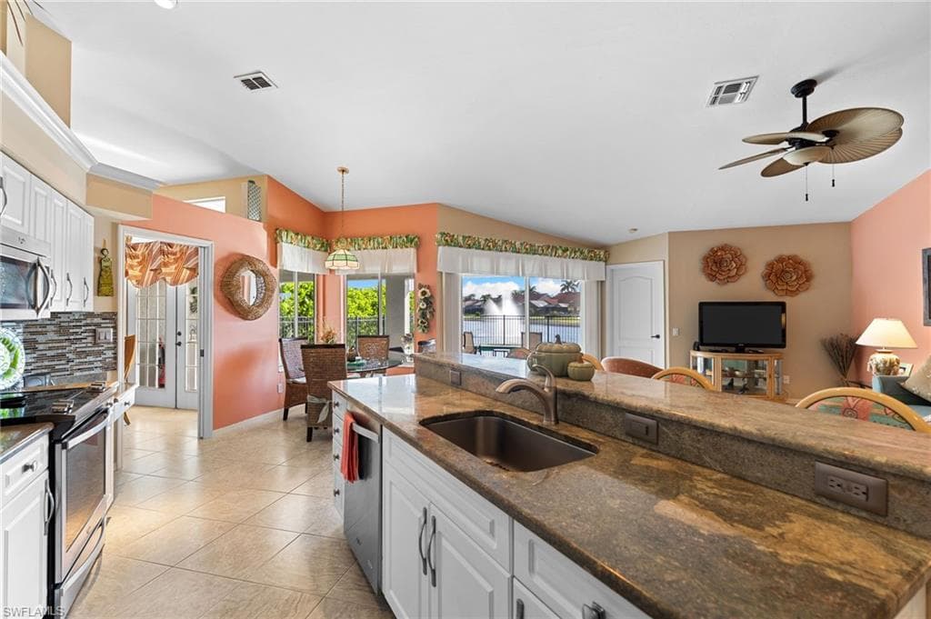 200 Saint James WAY, NAPLES FL 34104-10