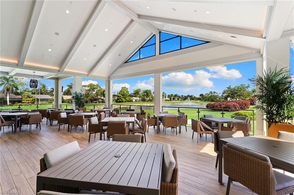 200 Saint James WAY, NAPLES FL 34104-39