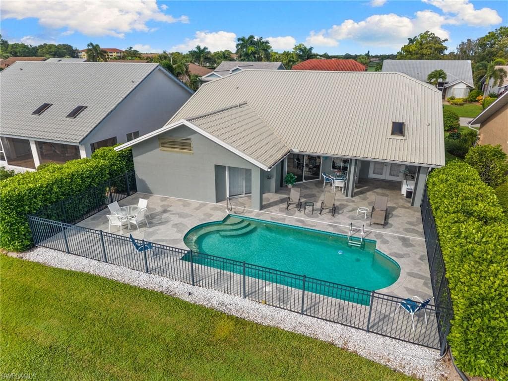 200 Saint James WAY, NAPLES FL 34104-30