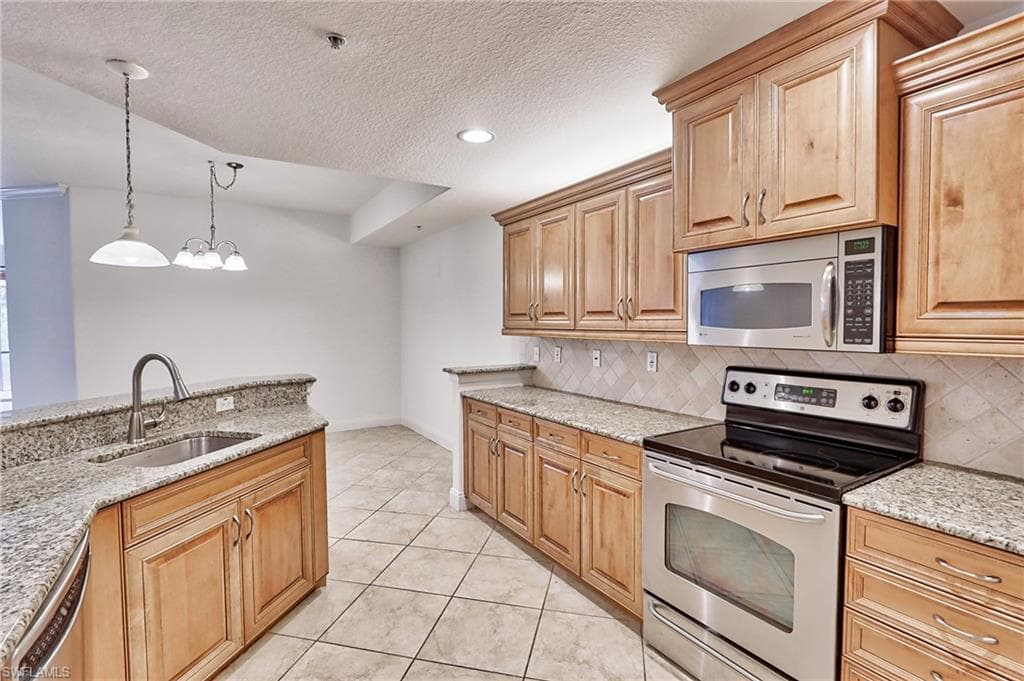 8601 Piazza Del Lago CIR # 101, ESTERO FL 33928-14