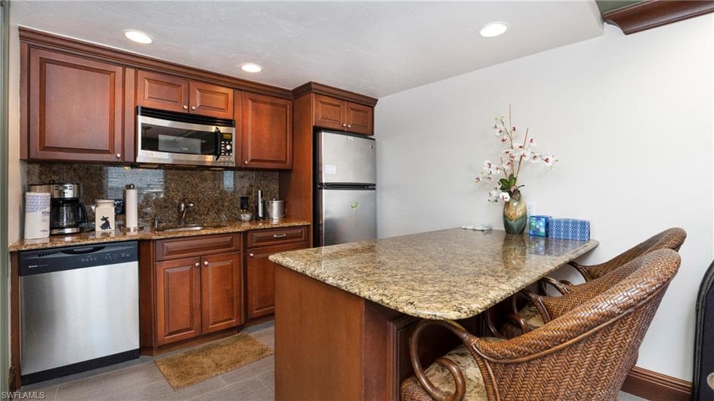 1920 Virginia AVE # 202, FORT MYERS FL 33901-27