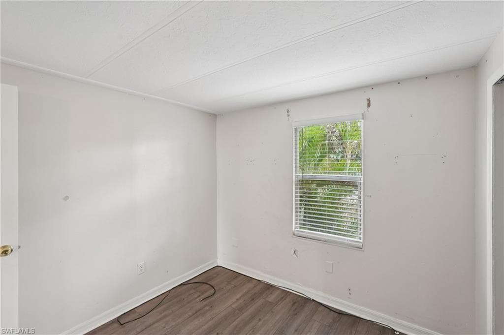 53 Grosbeak LN, NAPLES FL 34114-12