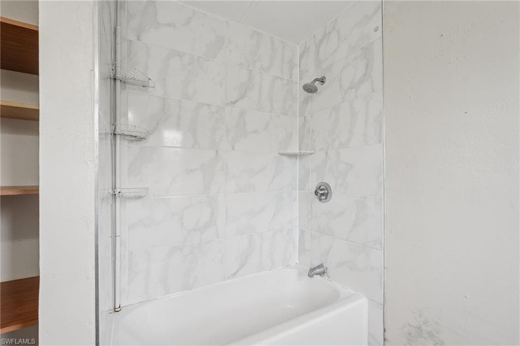 53 Grosbeak LN, NAPLES FL 34114-11