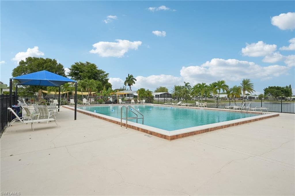 53 Grosbeak LN, NAPLES FL 34114-33