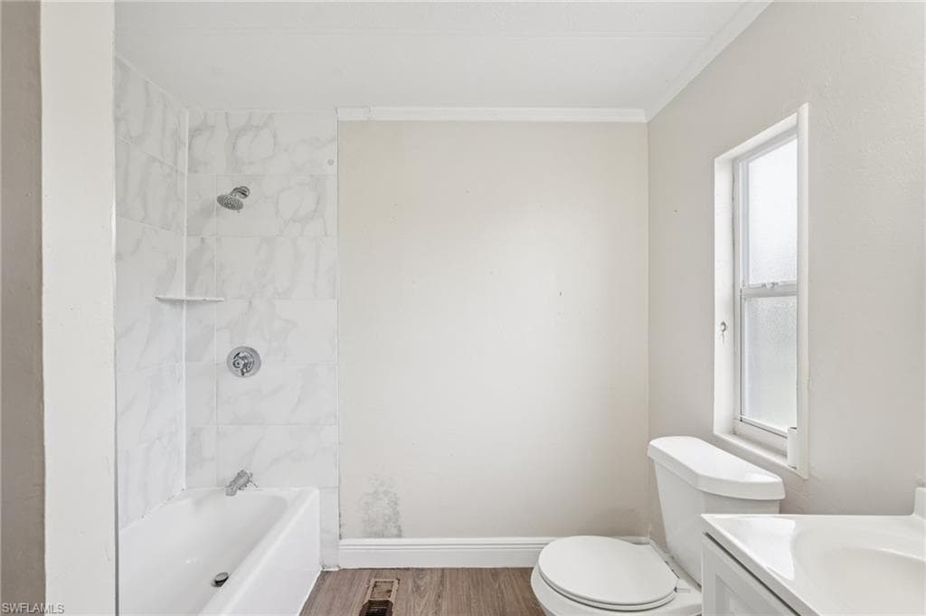 53 Grosbeak LN, NAPLES FL 34114-10