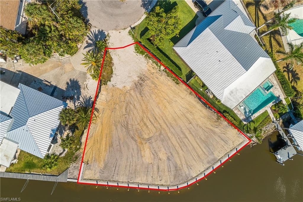 3164 Lakeview DR, NAPLES FL 34112-1