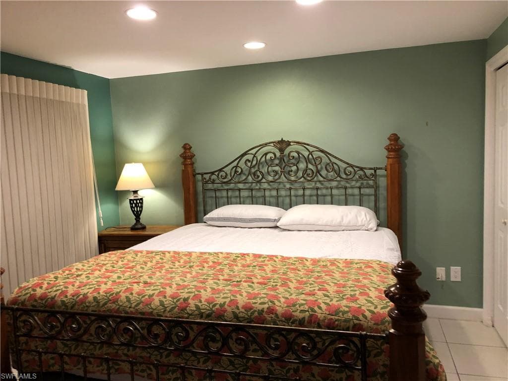 550 Forest Hills BLVD, NAPLES FL 34113-25