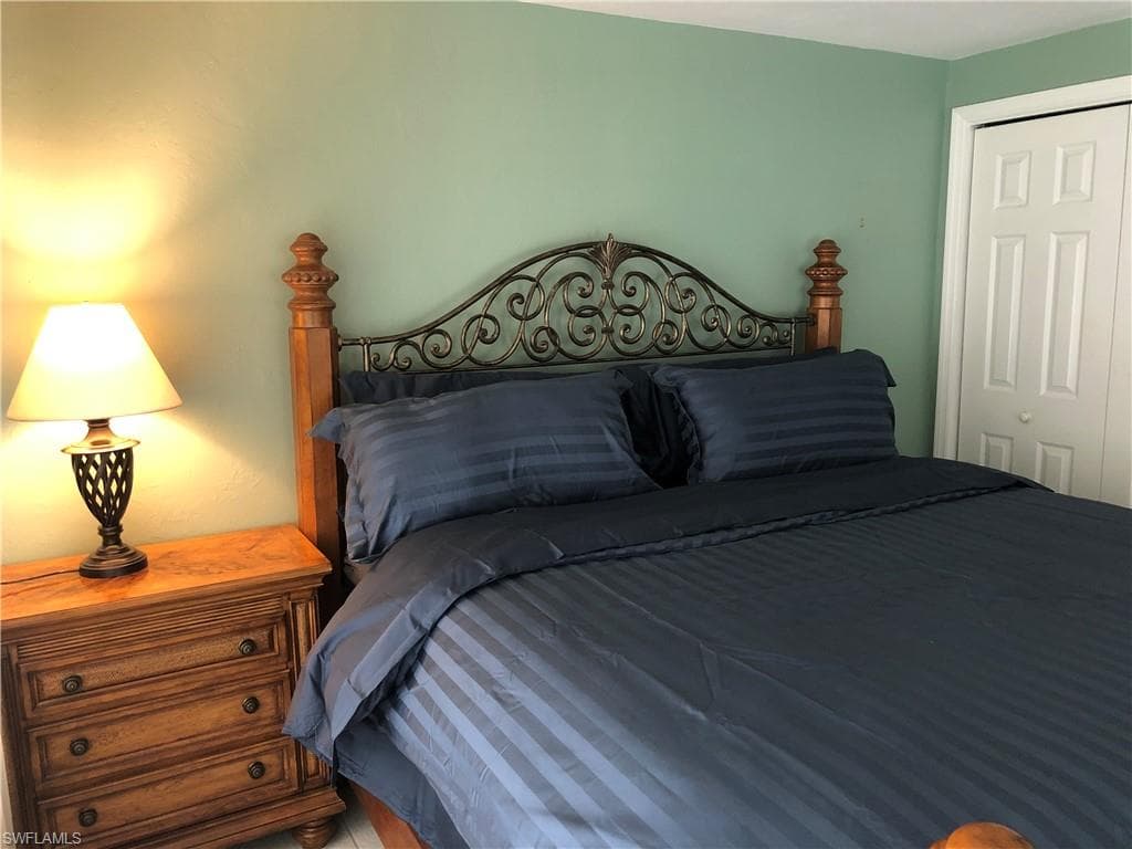 550 Forest Hills BLVD, NAPLES FL 34113-40