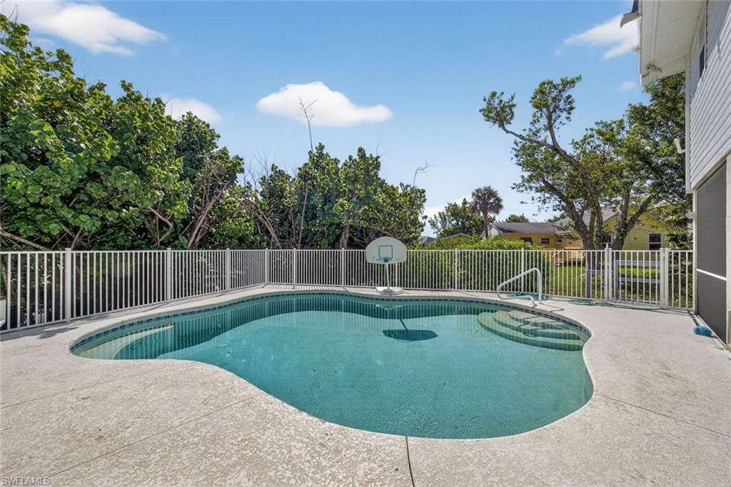 700 Nerita ST, SANIBEL FL 33957-36