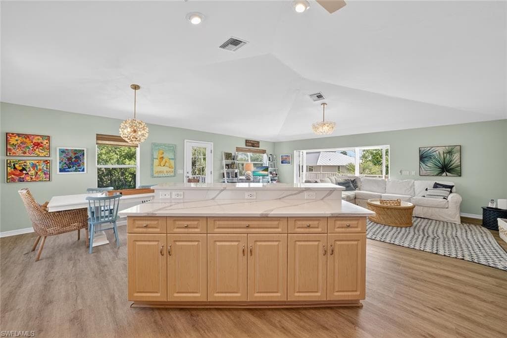 700 Nerita ST, SANIBEL FL 33957-18