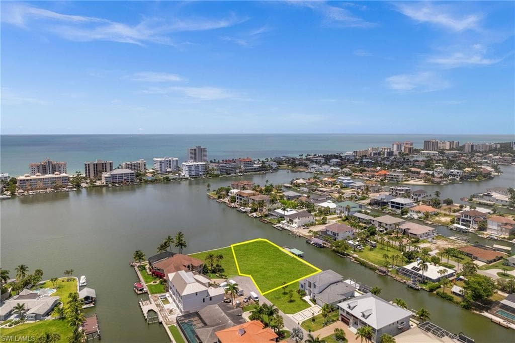 371 Bayside AVE-26