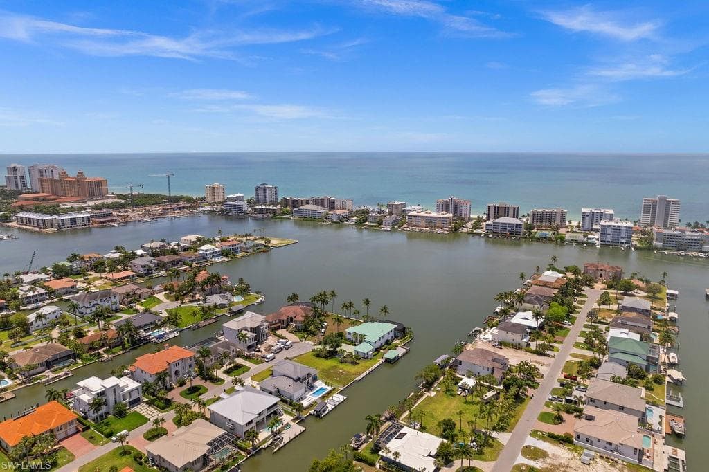 371 Bayside AVE-1