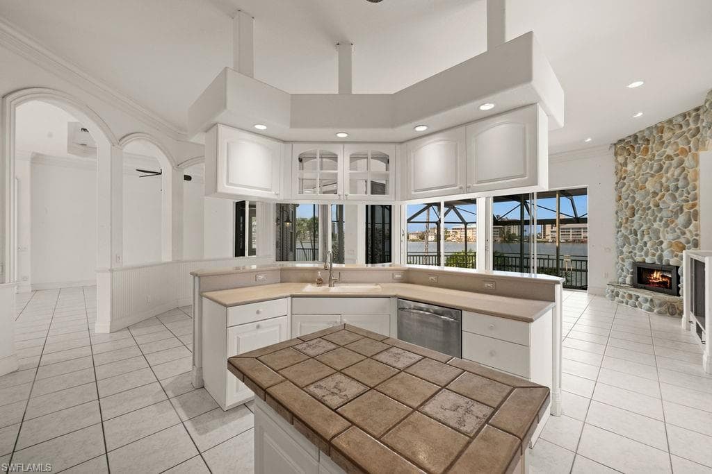 371 Bayside AVE-15