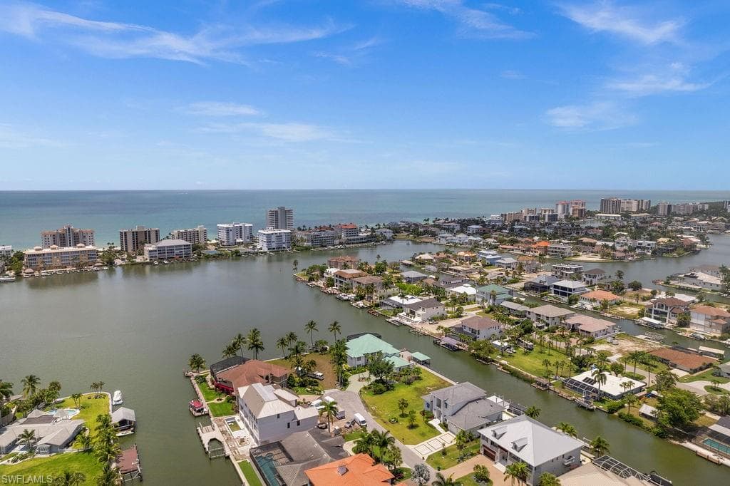 371 Bayside AVE-25