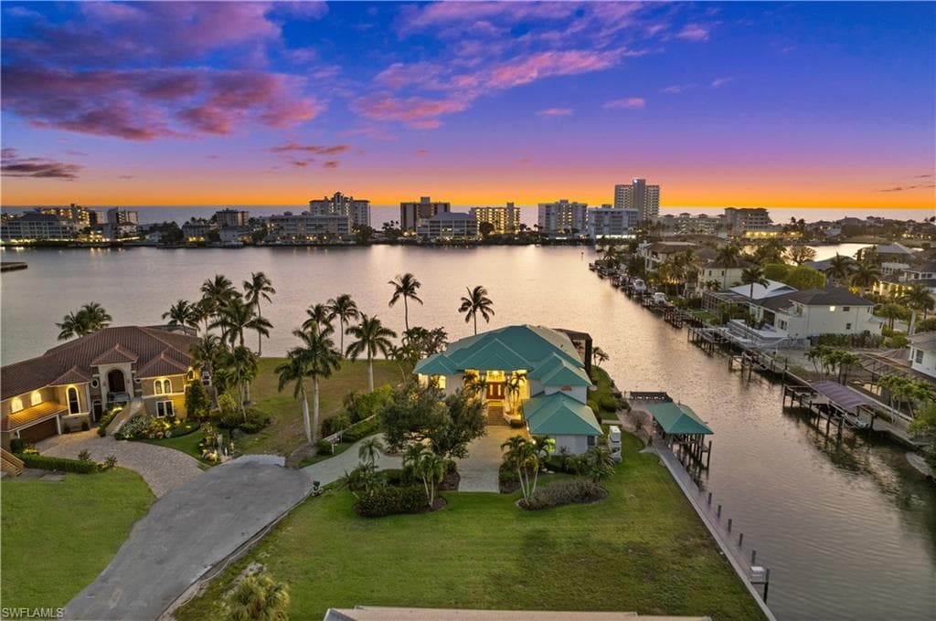 371 Bayside AVE-2