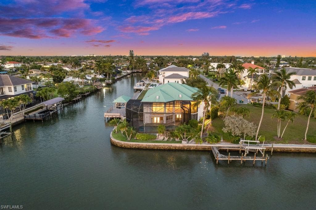 371 Bayside AVE-4