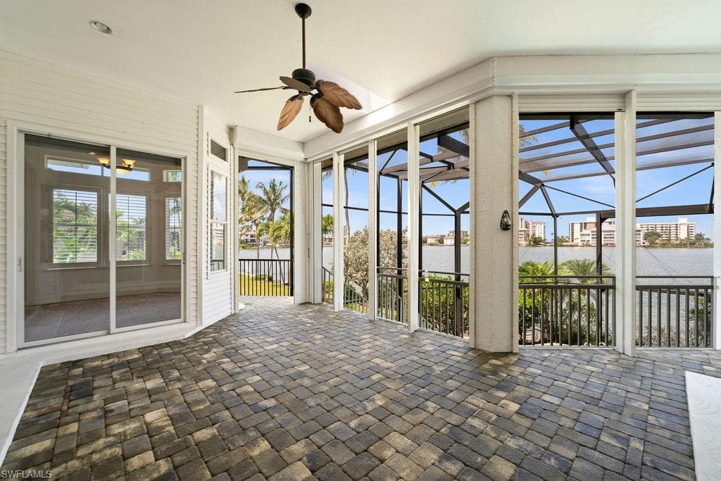 371 Bayside AVE-8