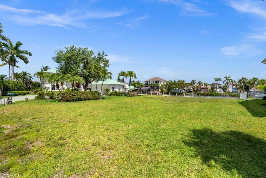 371 Bayside AVE-37
