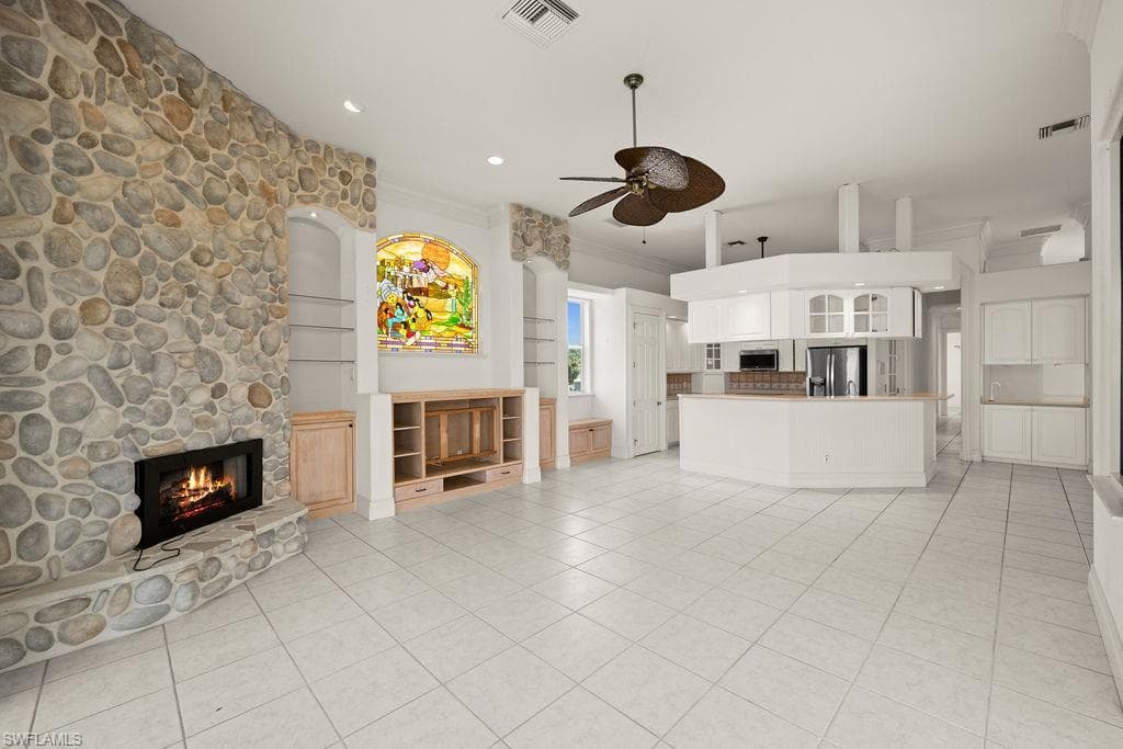 371 Bayside AVE-13
