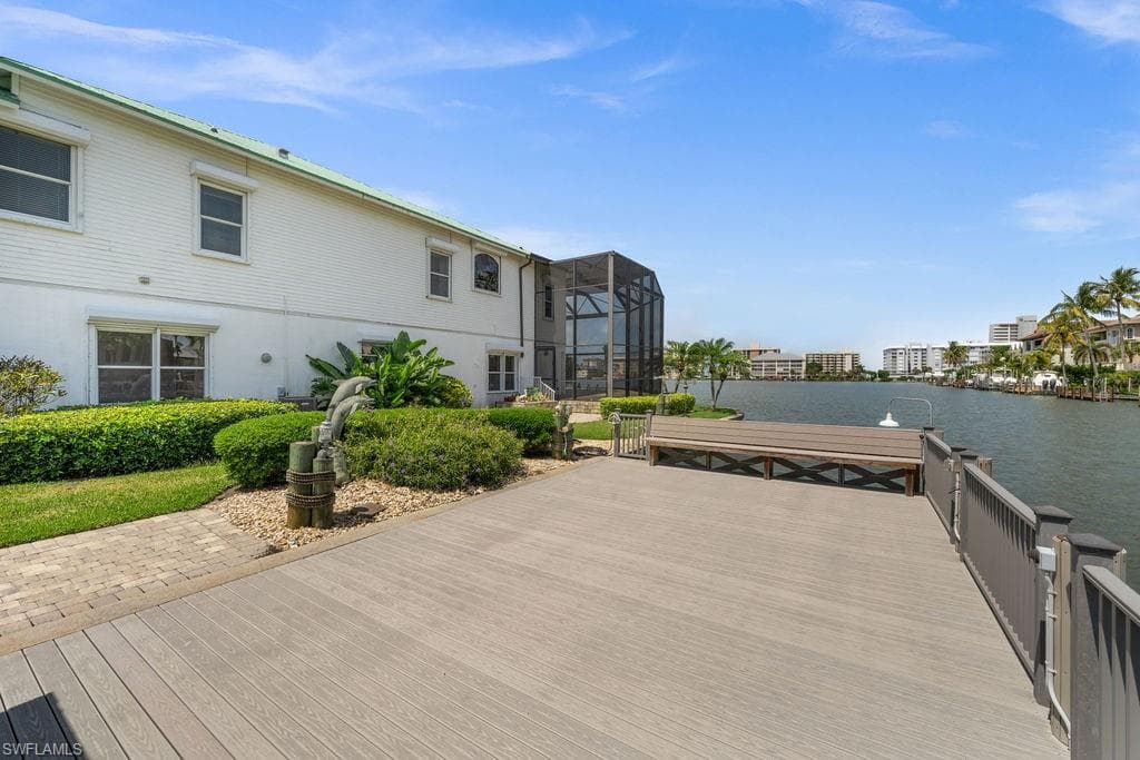 371 Bayside AVE-39