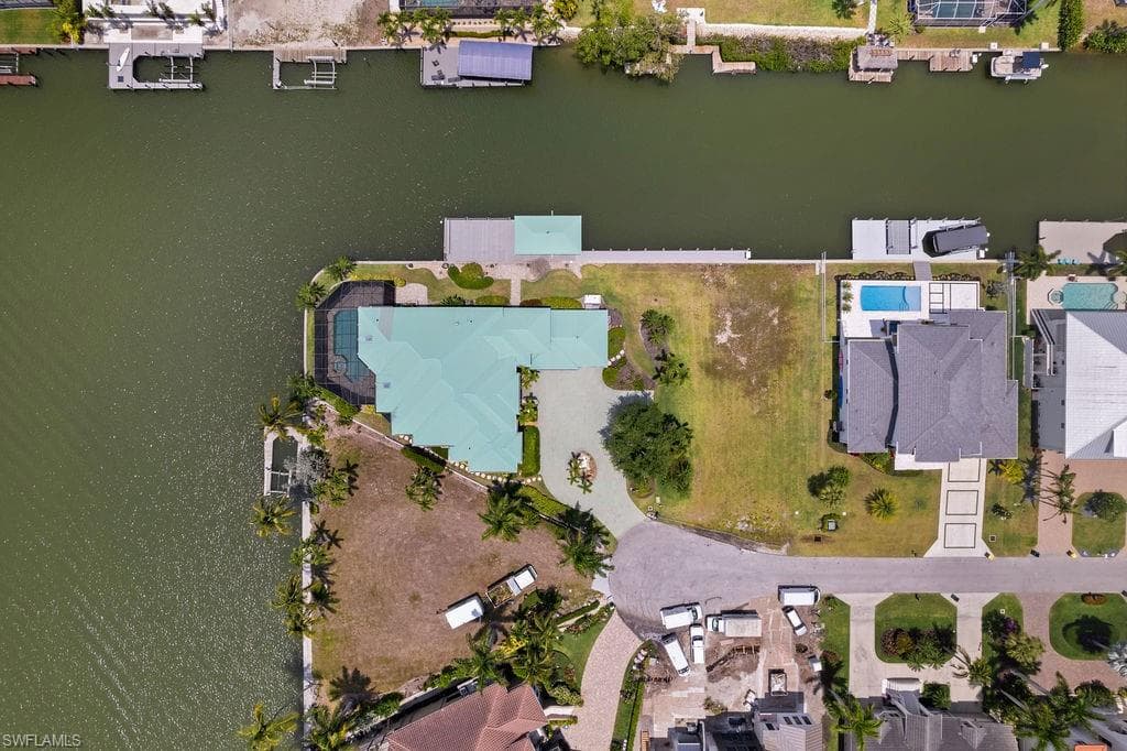 371 Bayside AVE-34