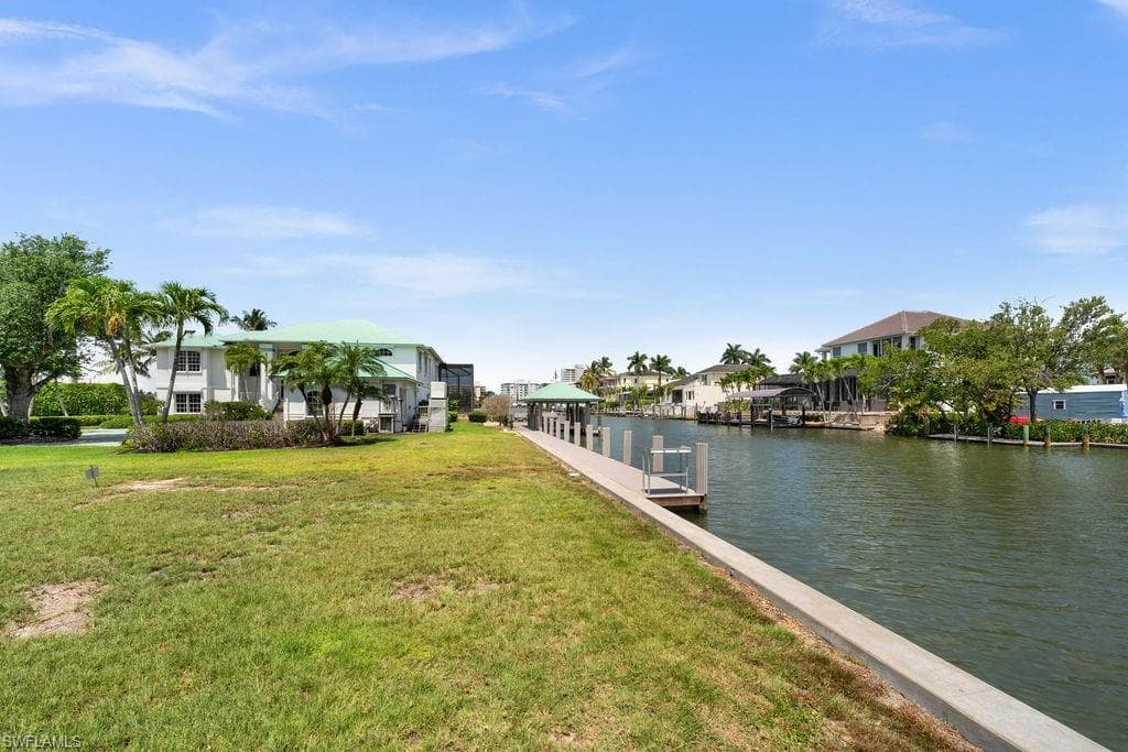 371 Bayside AVE-38