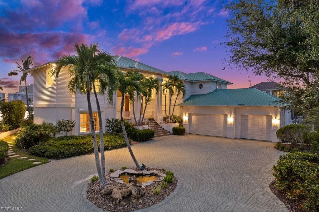 371 Bayside AVE-3