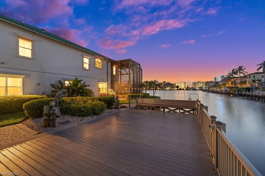 371 Bayside AVE-7