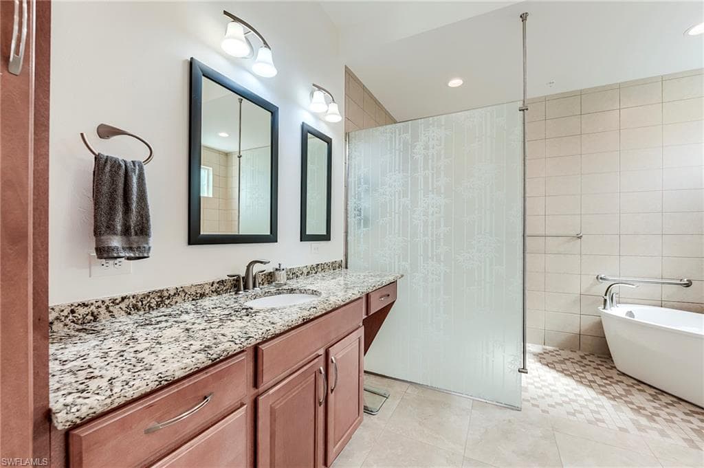 21530 Strada Nuova CIR # 215, ESTERO FL 33928-17