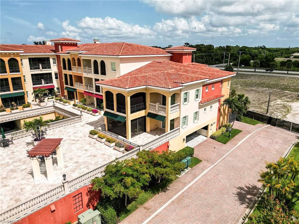 21530 Strada Nuova CIR # 215, ESTERO FL 33928-14