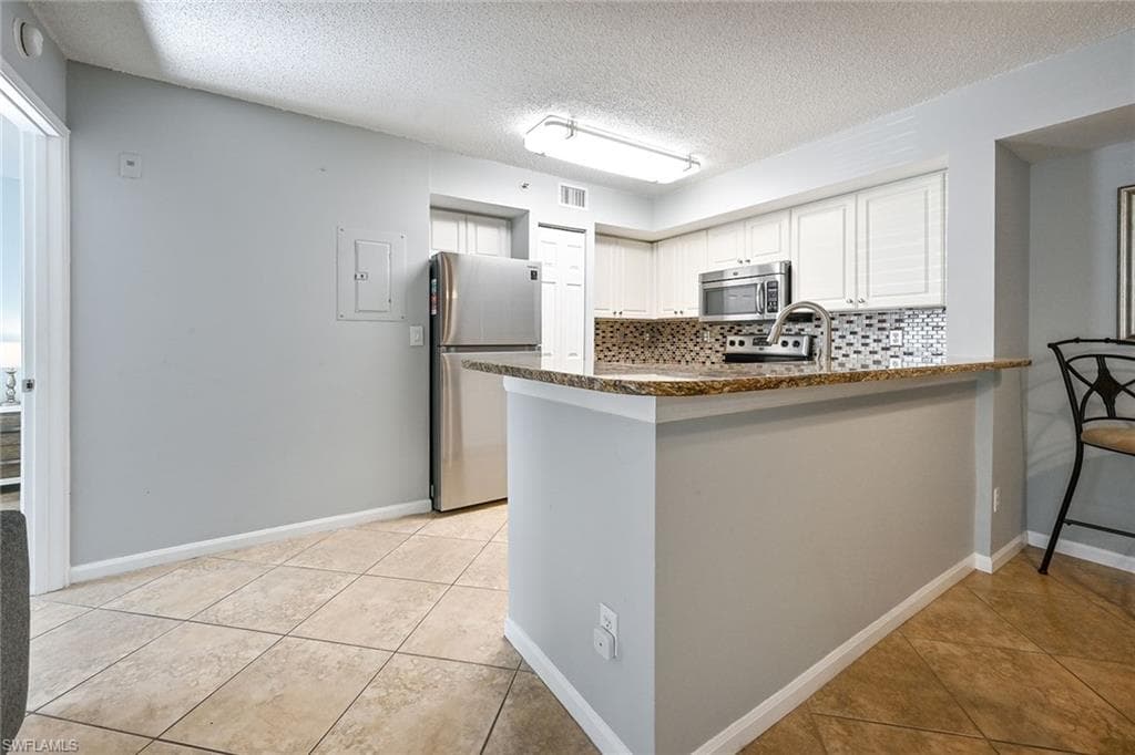 1265 Wildwood Lakes BLVD # 103, NAPLES FL 34104-8