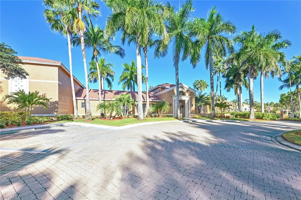 1265 Wildwood Lakes BLVD # 103, NAPLES FL 34104-24