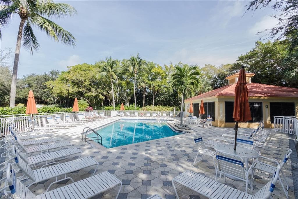 1025 Tarpon Cove DR # 203, NAPLES FL 34110-16