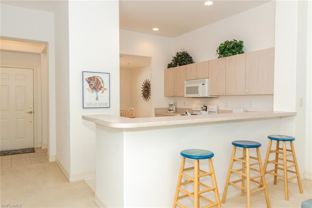 1025 Tarpon Cove DR # 203, NAPLES FL 34110-8